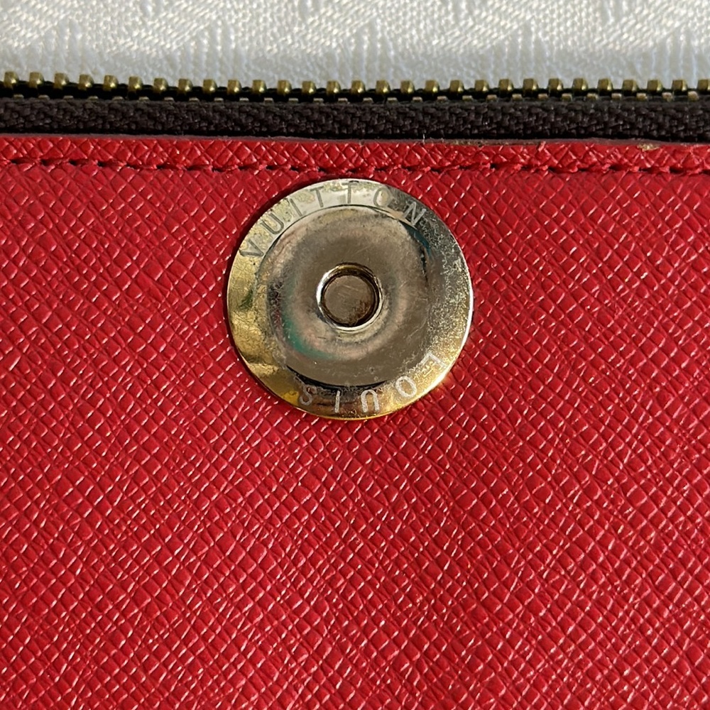 Authentic Louis Vuitton wallet - Picture 4 of 7